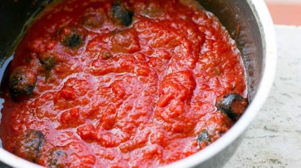 Добавление сахара сделает вкус томатного соуса насыщеннее. /Фото: winedharma.com