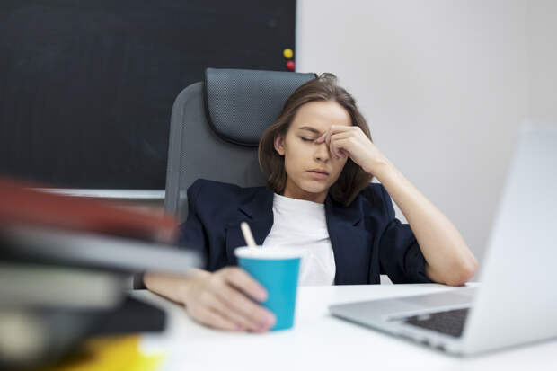 Названы способы безболезненно адаптироваться к работе после праздников