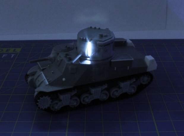 Масштабная модель танка M3 Lee CDL с подсветкой. | Фото: flickr.com. Масштабная модель танка M3 Lee CDL с подсветкой. | Фото: flickr.com.
