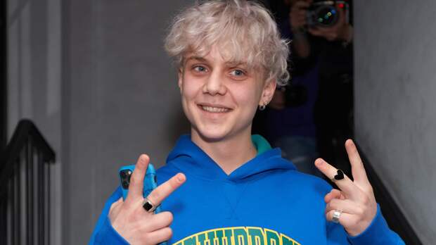 Ваня Дмитриенко поздравил девушек с 8 Марта — видео Super