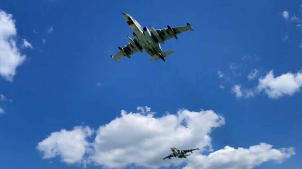 Штурмовики Су-25 поразили опорные пункты ВСУ в зоне СВО