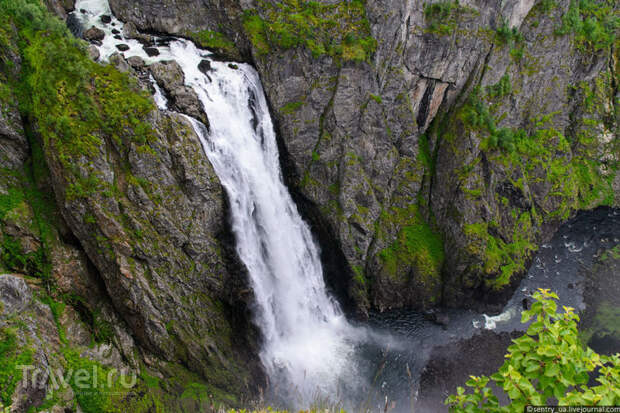 Водопад Voringsfossen и мост Hardangerbrua / Фото из Норвегии