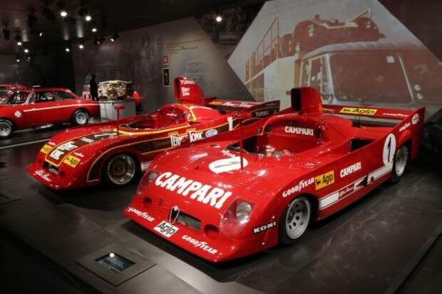 Эти автомобили выиграли у Alfa Romeo два чемпионских титула - 33 TT 12 в 1975 году и 33 SC 12 в 1977 году. Оба имеют оппозитный 12-цилиндровый двигатель.