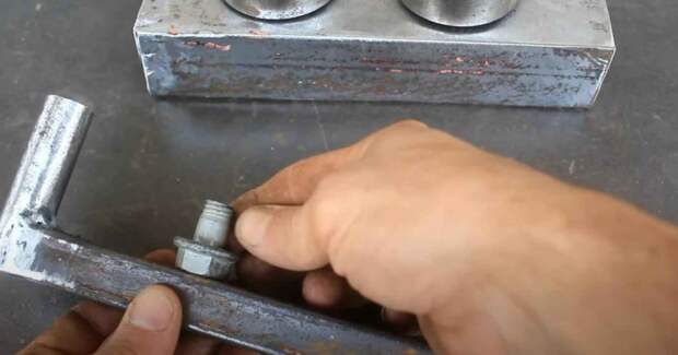Станок холодной ковки из швеллера и подшипников — для работы с металлической проволокой