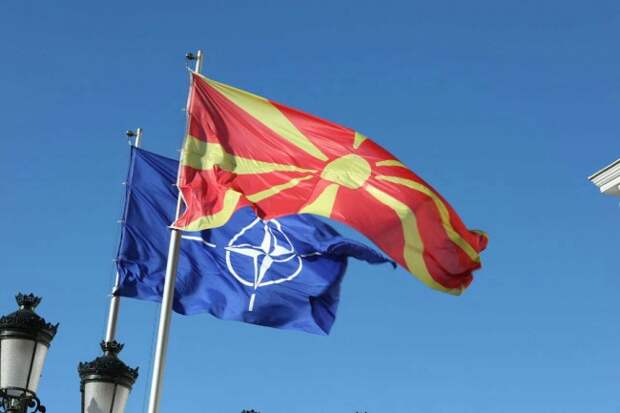 Столтенберг прибыл в Скопье для обсуждения приема Северной Македонии в НАТО