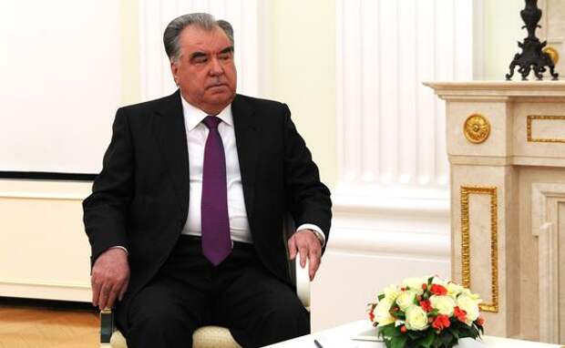 РИА Новости: президент Таджикистана Эмомали Рахмон посетит парад Победы в Москве