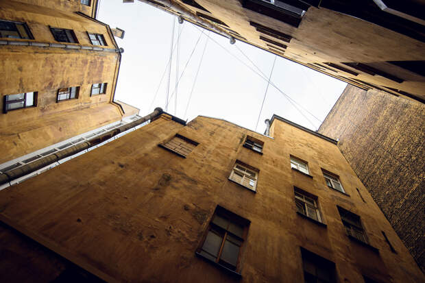 Двор-колодец в Санкт-Петербурге