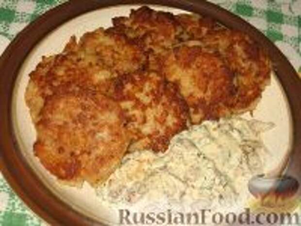 Фото к рецепту: Мясокартофельные оладьи с грибами