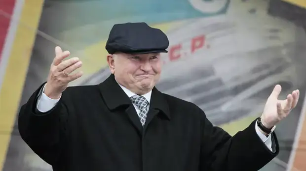 Путин подписал указ об увековечении памяти Юрия Лужкова