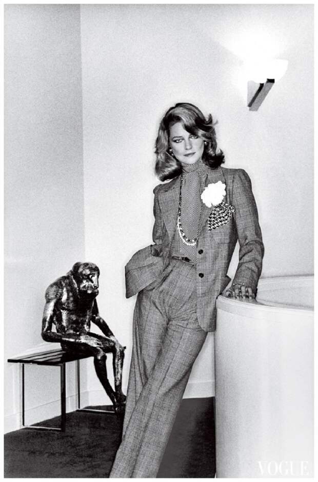Charlotte Rampling – Vogue, January 1974 Photo Helmut Newton.jpeg