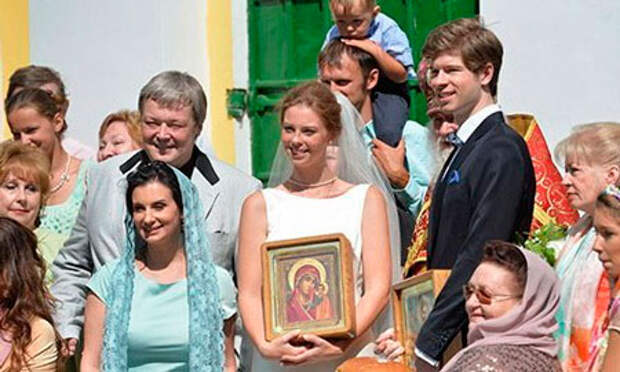 Екатерина Стриженова на венчании дочери