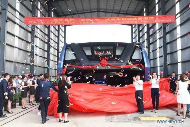 В Китае прошли испытания портального надземного автобуса автобус, китай, общественный транспорт, пробки