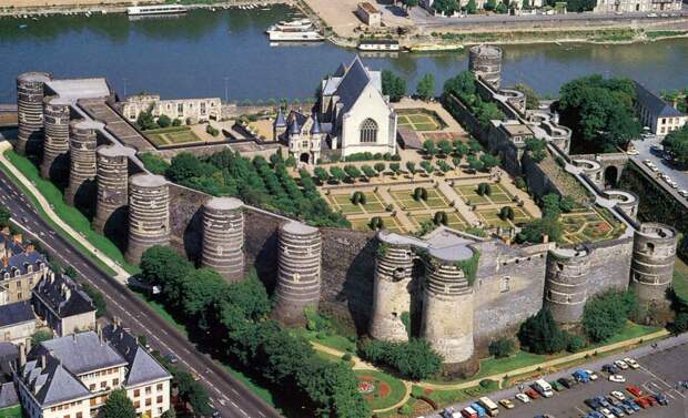 Анжерский замок во Франции