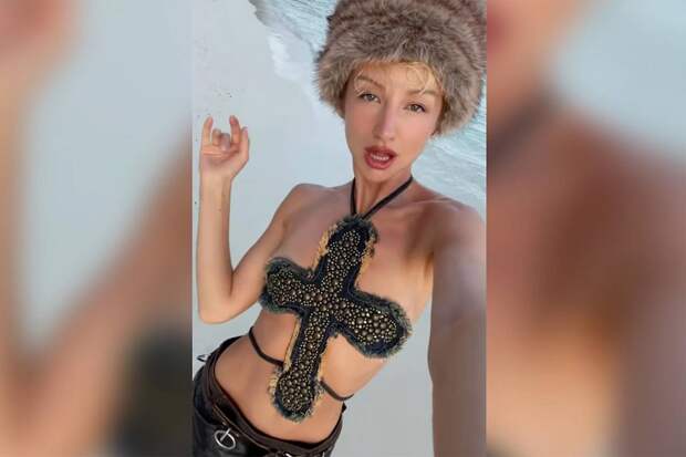 Певицу Margo обвинили в провокации из-за купальника в виде креста