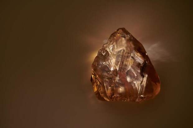 «Алроса» добыла крупнейший ювелирный алмаз в России