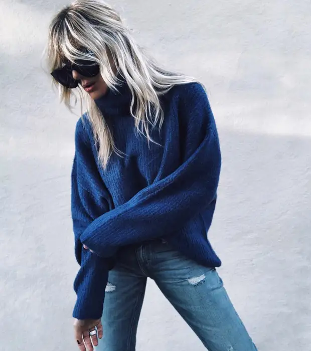 С чем носить синий свитер и джемпер: 11 идей для создания стильного образа