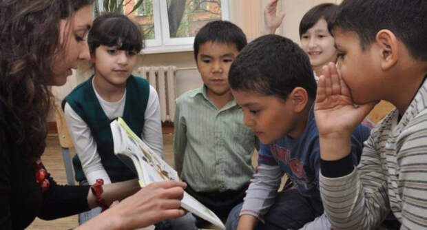 Дети мигрантов массово возвращаются в родные кишлаки, т.к. не смогли поступить в российские школы