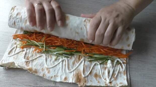 Рулет из лаваша / Классная закуска Еда, Рулет, Закуска из лаваша, Лаваш, Другая кухня, Вкусно, Рецепт, Видео рецепт, Видео, Длиннопост