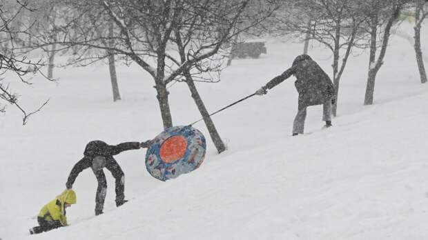 Физик объяснил, в чем опасность «ватрушки» для катания на льду
