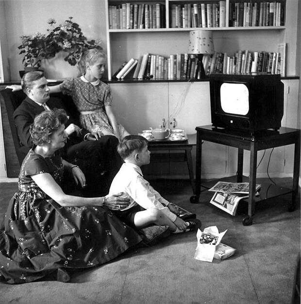 Британцы оплачивают лицензию на возможность пользования телевизором. | Фото: cdn.oggito.com.
