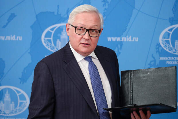 Рябков: США могли снять ограничения на использование Киевом американского оружия