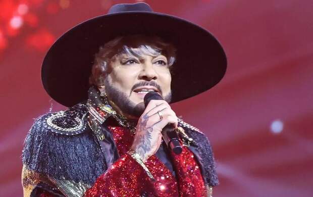 Вот тебе и за 100 тысяч: пасхальный кулич Филиппа Киркорова оказался с "сюрпризом"