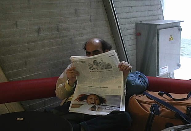 В свободное время житель терминала любил читать газеты. /Фото:fictionvillemedia.com