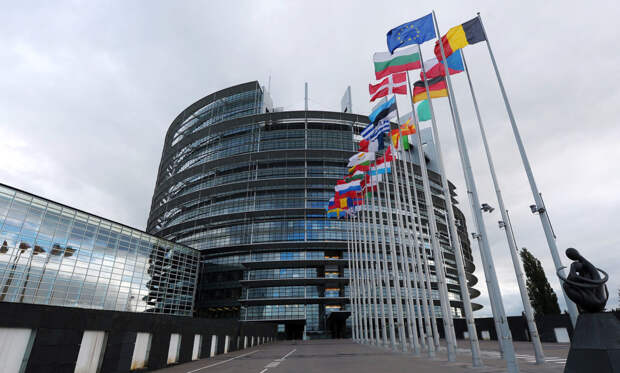 https://techtoday.in.ua/wp-content/uploads/2018/03/European-Parliament-Building-With-Flags.jpg