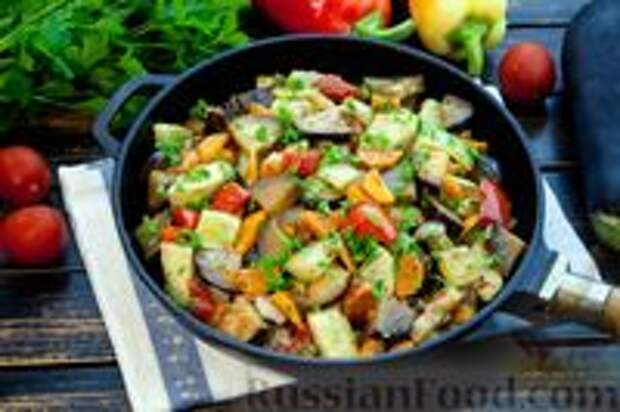 Фото к рецепту: Овощное рагу с кабачками и баклажанами (в духовке)