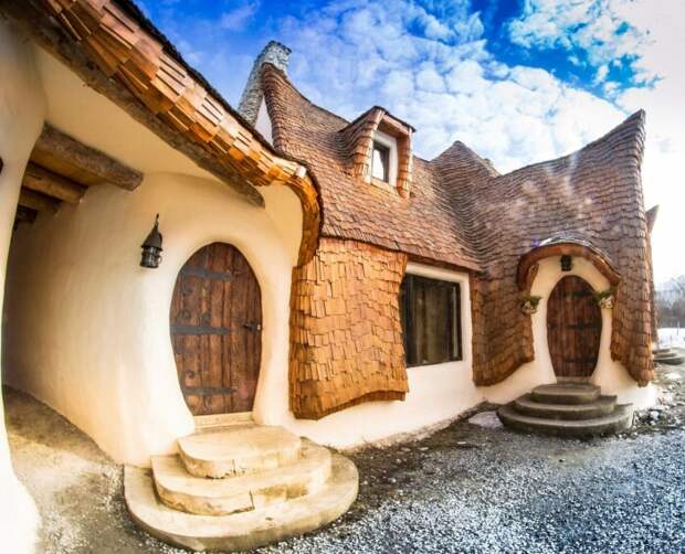 Гостевой комплекс Castelul de Lut – один из самых интересных архитектурных проектов, основанный на мечте и на всем, что может предложить природа (Трансильвания). | Фото: businessmagazin.ro.