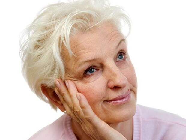 Прически с хвостом на седых волосах. Прически с сединой. Стрижка на отросшие седые волосы. Отросшие седые волосы. Белоснежная седина.