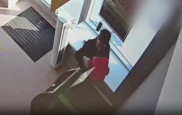 ФСБ показала кадры задержания граждан, причастных к поджогам и мошенничеству