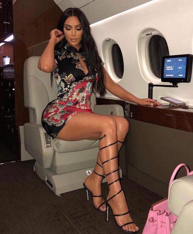 Богатые детки празднуют приход лета в Instagram