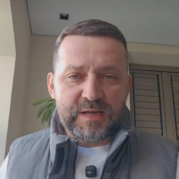 Комик-иноагент покаялся за возмутившую зрителей шутку о женщинах