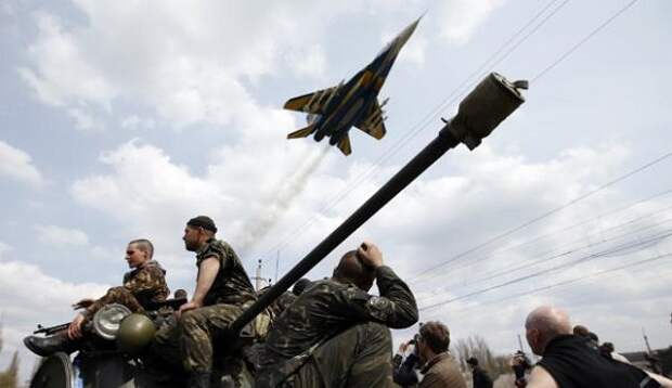 Украинская авиация бомбит своих, чтобы не переходили в Россию