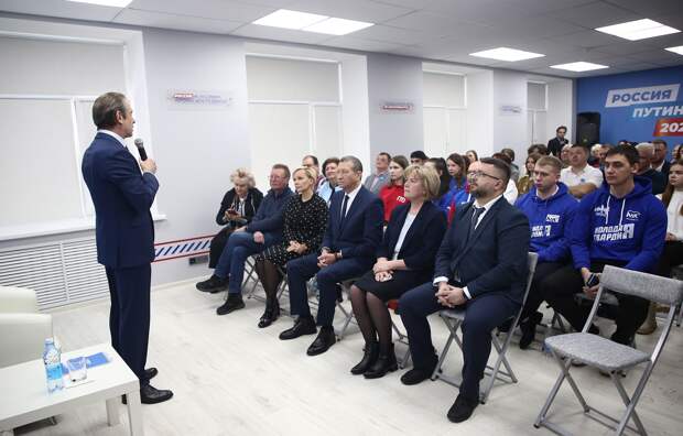 Известный артист Владимир Машков встретился с представителями общественности в Твери