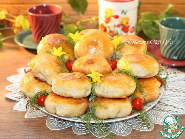 Круглые пирожки с овощами и яйцом