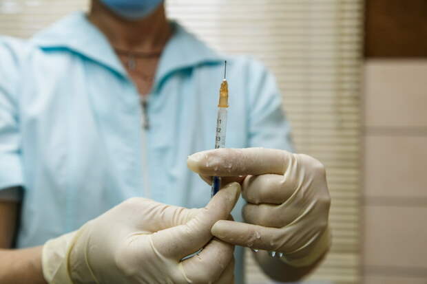 Андрей Травников: «Педагогов нужно вакцинировать в перовую очередь»