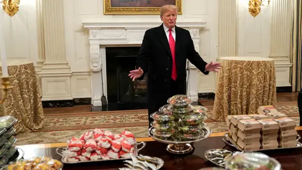 Диетолог оценила приём, на котором Трамп накормил спортсменов фастфудом