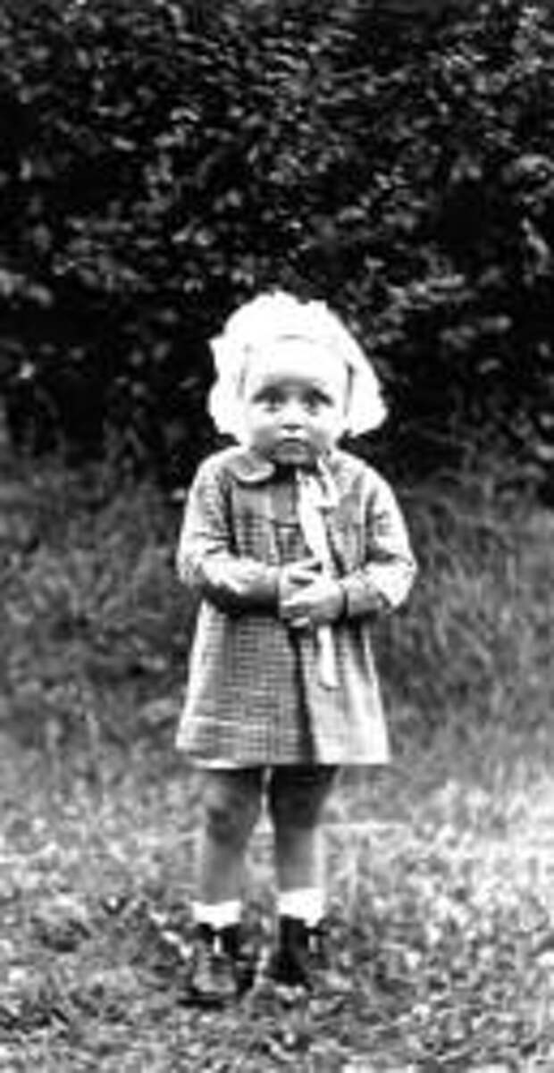 Kuty. Чеслава Хжановска (2 года). В апреле 1944 года бандеровцы убили её в кроватке. Kuty. Чеслава Хжановска (2 года). В апреле 1944 года бандеровцы убили её в кроватке.