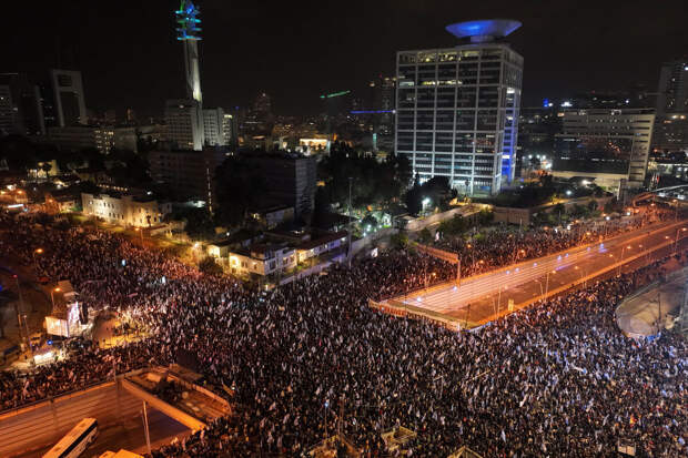 Израильтяне вышли на митинги за освобождение заложников и новые выборы