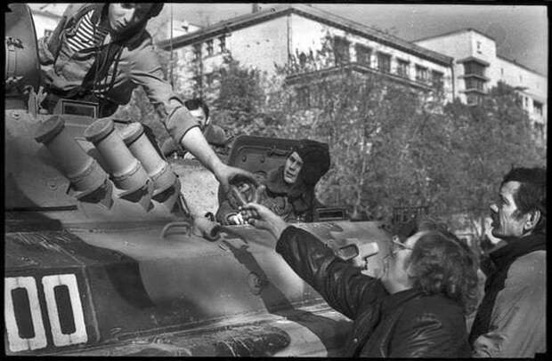 Подборка атмосферных кадров из 90-х