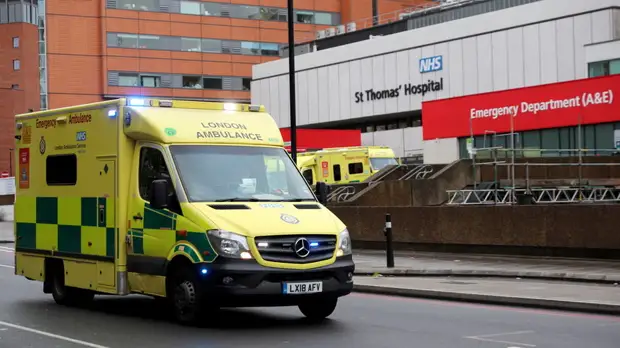 В Великобритании за сутки зафиксировали 1239 случаев омикрон-штаммом коронавируса