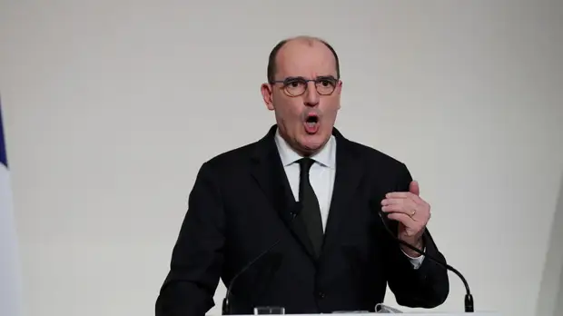 Во Франции пообещали сделать вакцины от COVID бесплатными для всех