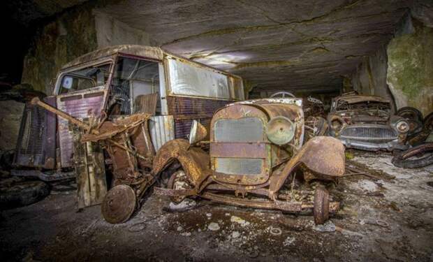 Во Франции нашли старинные автомобили, спрятанные под землей от немцев авто, находка, олдтаймер, ретро авто, франция