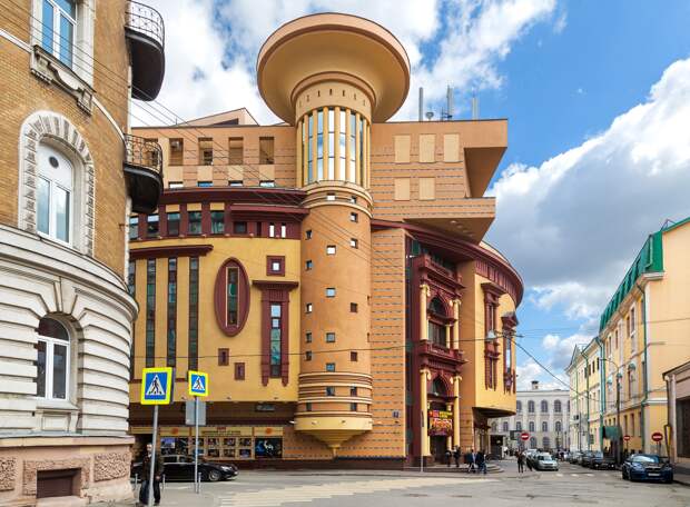 «Лужковская архитектура»: 5 символов постсоветской эпохи на улицах Москвы