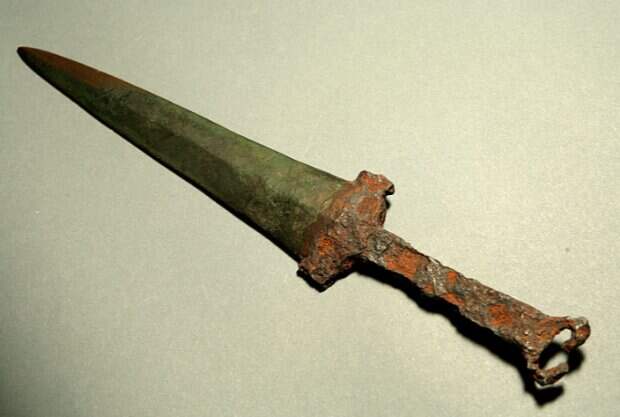 В пункт приема металлолома Новосибирска сдали тагарский меч скифской эпохи