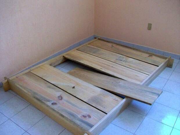 Деревянная сборная кровать для дачи...