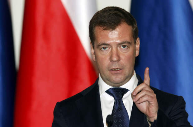 Председатель правительства России Дмитрий Медведев призвал полностью отказаться в будущем от долевого строительства