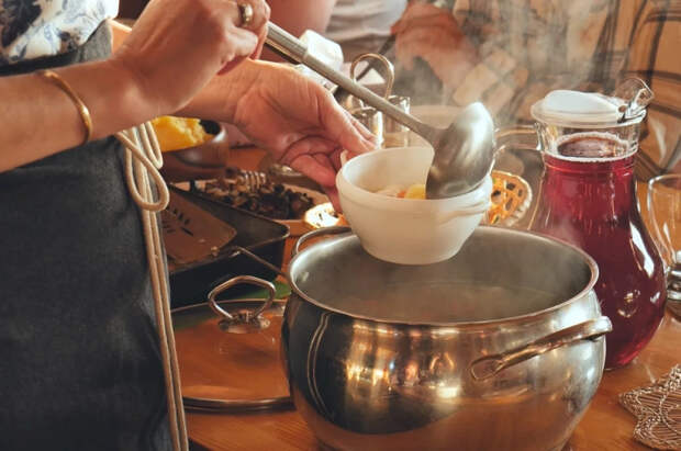 Диетолог Денисенко объяснила, обязательно ли есть супы